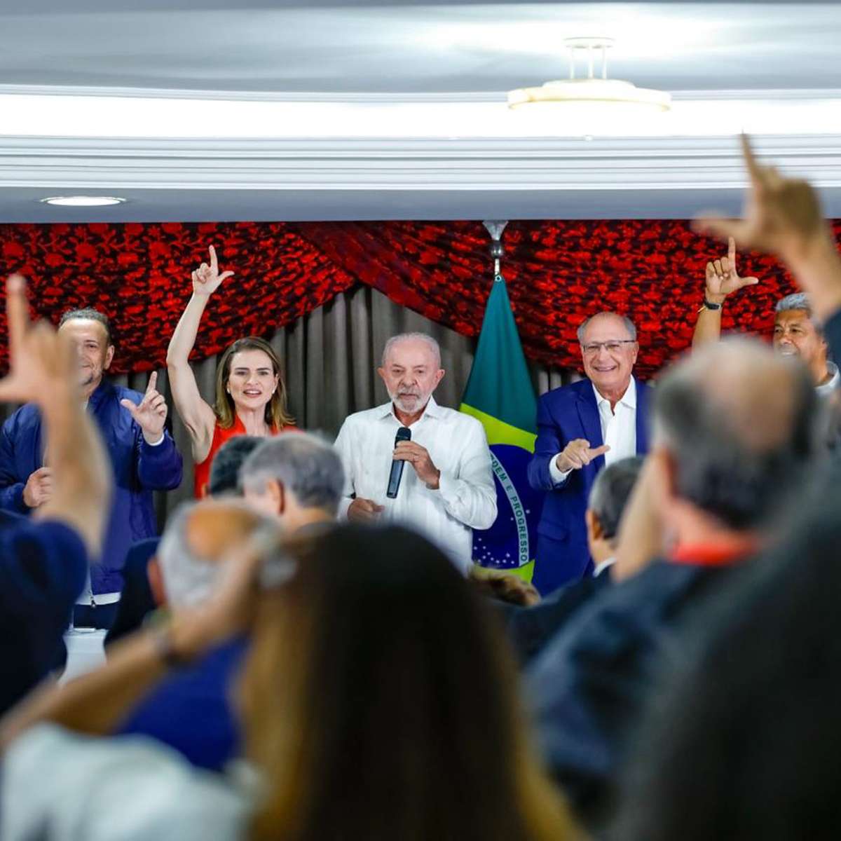 Reduto do PT, Lula inicia campanha de 2º turno sem palanque formal em PE, AL e MA