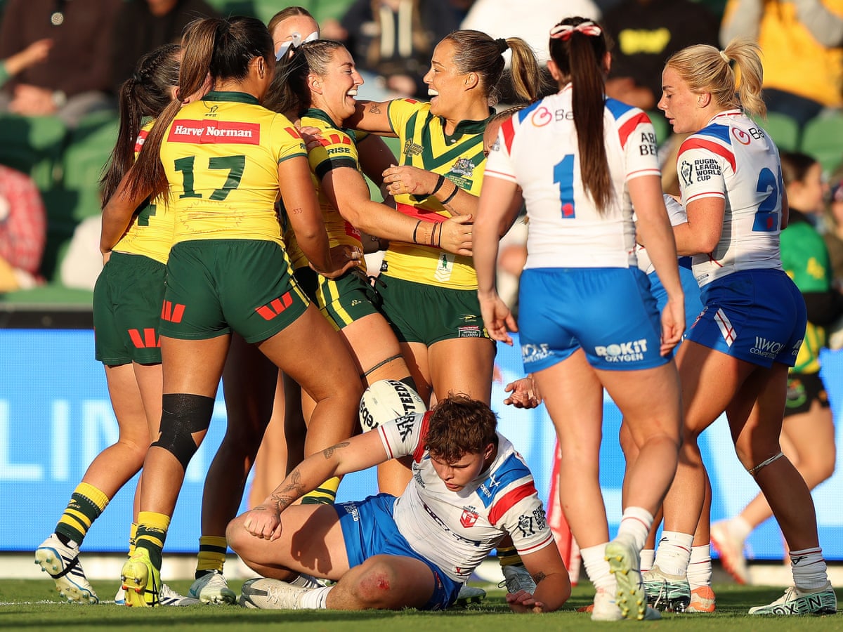 A Austrália esmagou a Inglaterra em uma vitória expressiva da Copa do Mundo de Rugby League feminino
