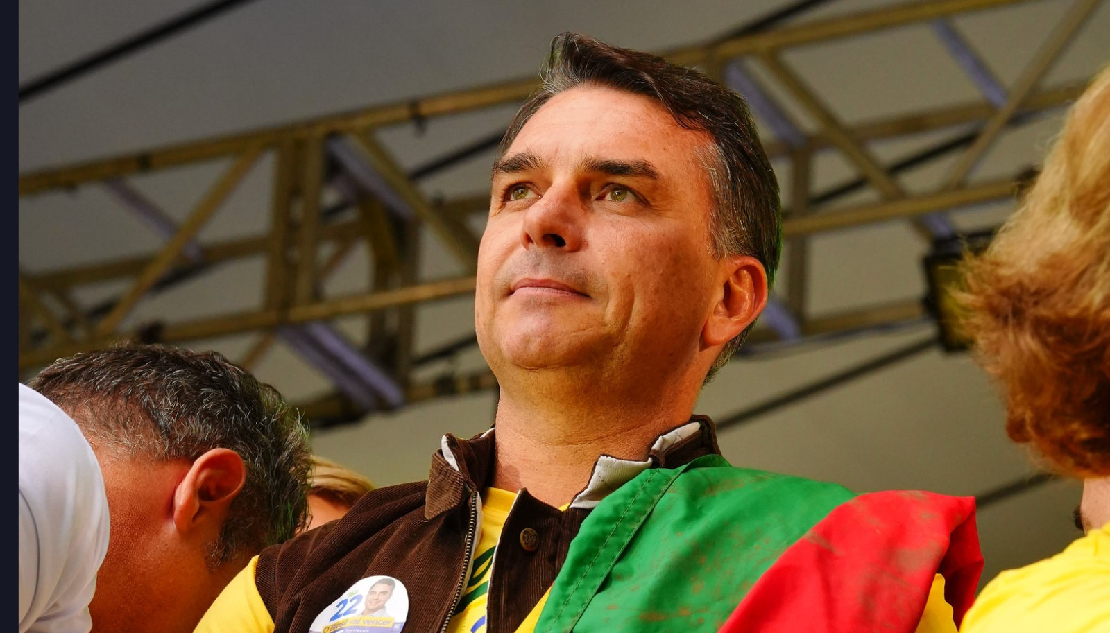 Flávio Bolsonaro aciona TSE e pede investigação sobre uso de sindicatos na campanha de Lula