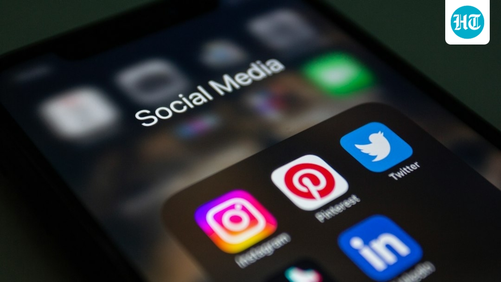 Os dois caminhos do governo para fazer com que posts de redes sociais sejam removidos, explicados