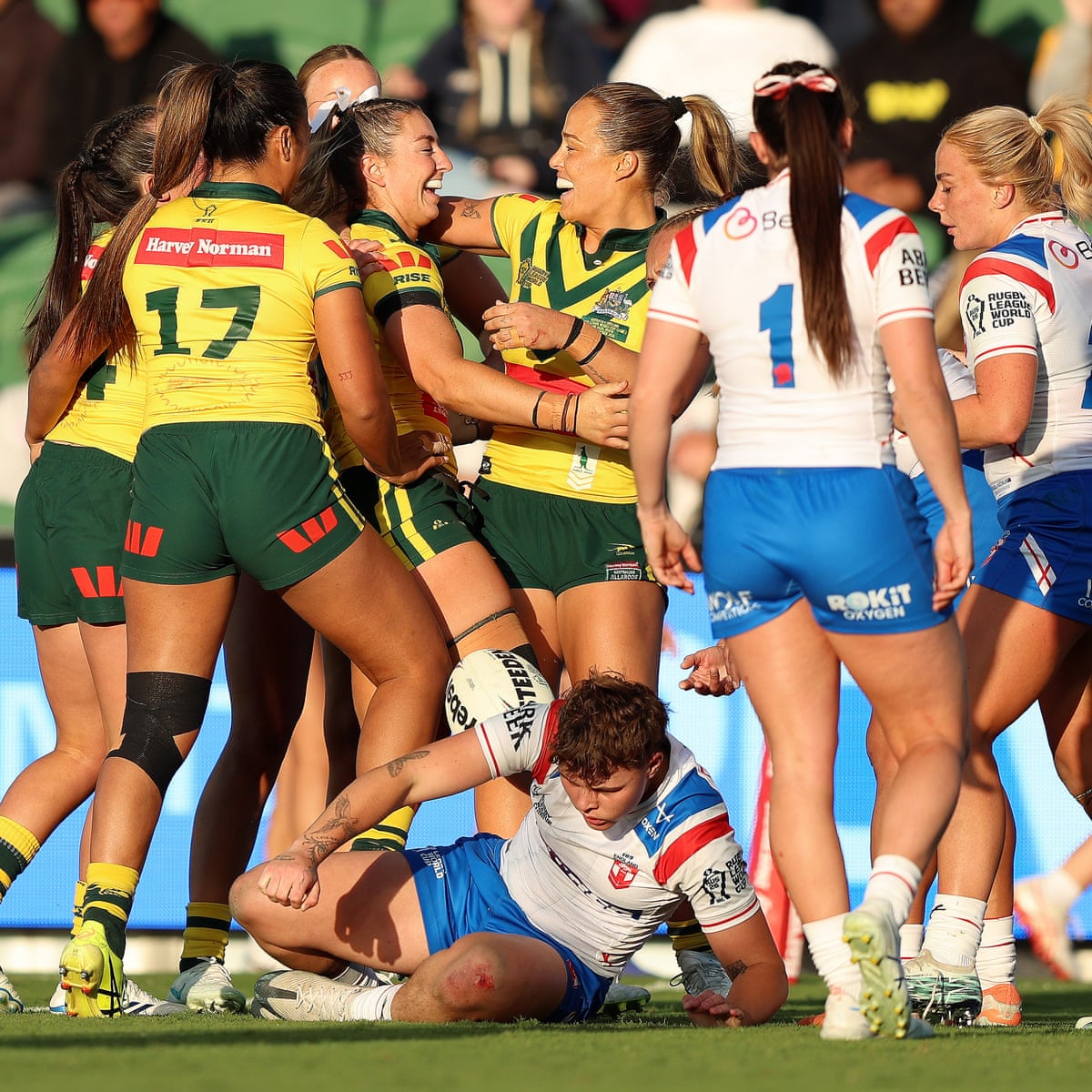 A Austrália esmagou a Inglaterra em uma vitória expressiva da Copa do Mundo de Rugby League feminino