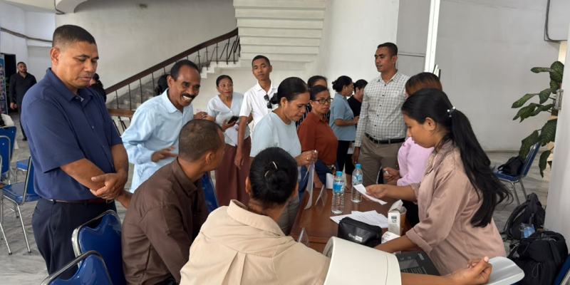 Ministériu Saúde, Asosiasaun Médiku Timor-Leste (AMTL) hamutuk ho Aliansa Nasionál Kontrolu Tabaku iha Timor-Leste (ANCT-TL) halo kampaña prevensaun no diagnostiku sedu moras la hada’et ba funsionáriu Ministériu Komérsiu no Indústria (MCI, sigla portugés). Imajen Tatoli/Felicidade Ximenes.