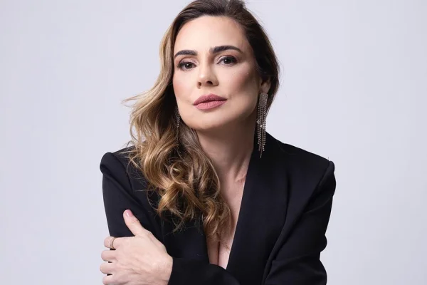 Rachel Sheherazade é processada e desmentida após expor motorista nas redes