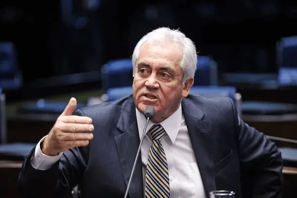 Lula liga para presidente da CCJ do Senado após votação da PEC da Segurança - destaque galeria