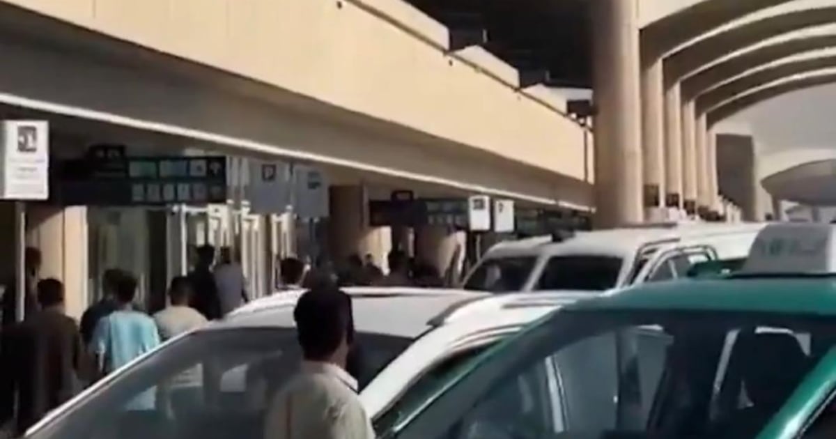 Imagens mostram destruição de aeroporto saudita após dezenas de feridos em ataque com mísseis dos houthis