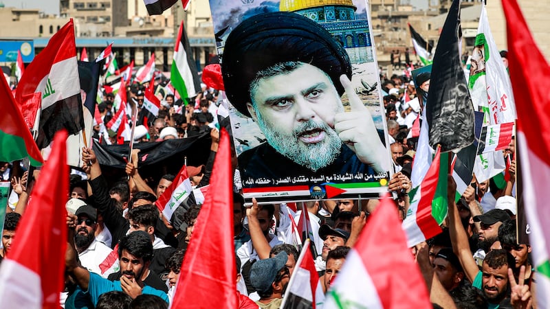 O clérico xiita Moqtada Al Sadr do Iraque busca uma postura de estadista com sua oposição às milícias após a retirada dos EUA