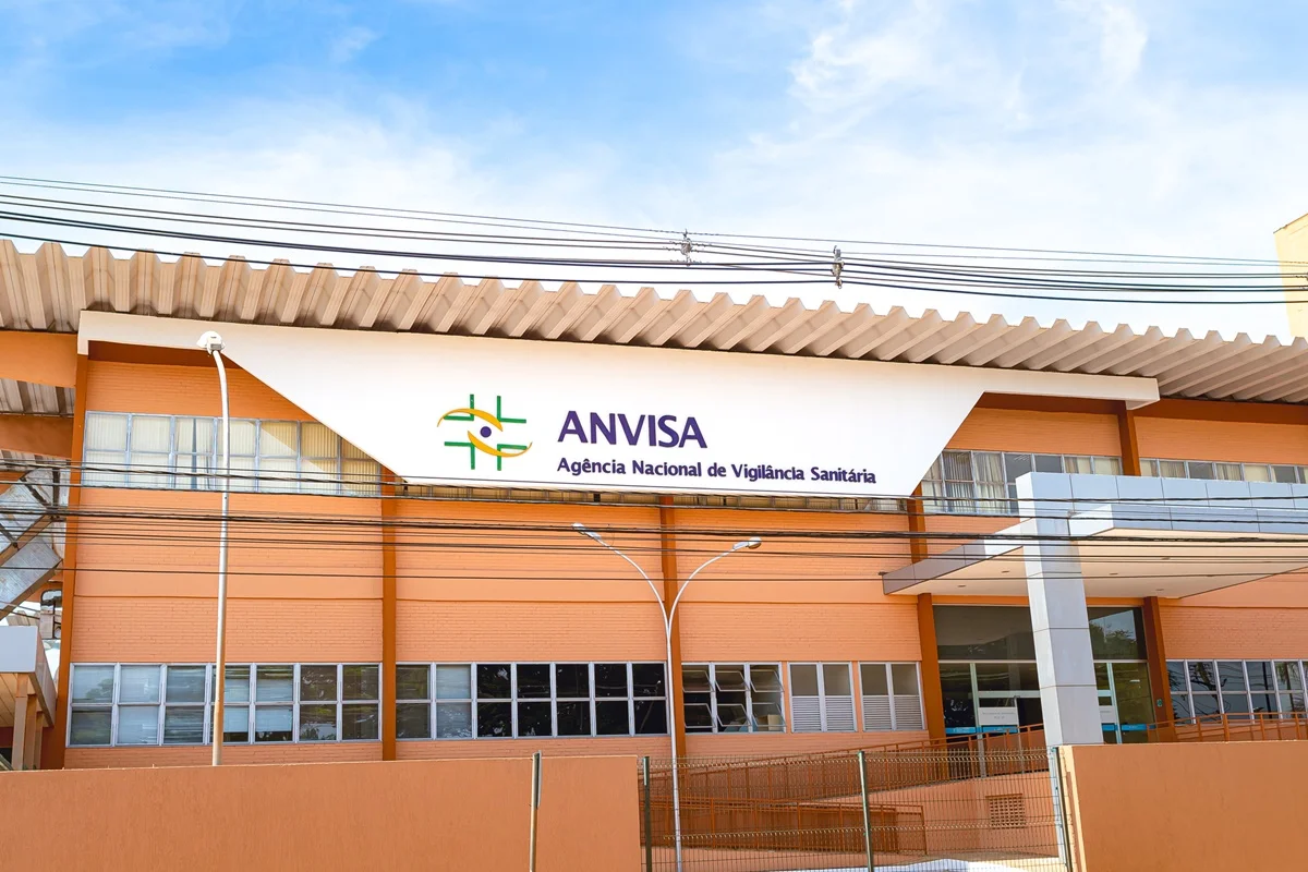 Anvisa suspende lote falso de gel íntimo e apreende antitranspirante